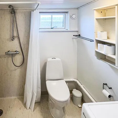 2 Bedroom Cozy In V إيسبيرغ